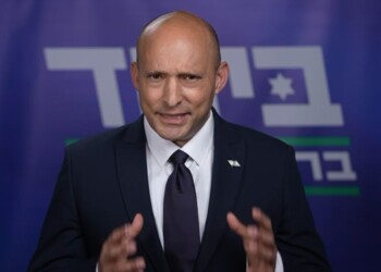 עושה פוליטיקה: בנט זה נרמול טפטופים מאיראן