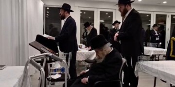 צפו: בעקבות המצב בארץ תהילים אצל מרן הגר”ד לנדו בארה”ב
