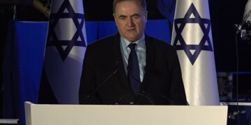 שר הביטחון: המערכה מול איראן רחוקה מלהסתיים