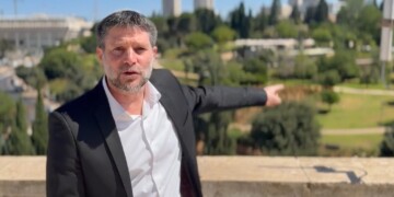 סמוטריץ’ לבג”צ: ״העם הוא הריבון – שלא תעזו להרוס את הדמוקרטיה”