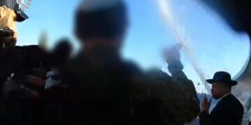 צפו: מצלמת הגוף תיעדה את חילוץ החייל מתוך הפגנת הפלג