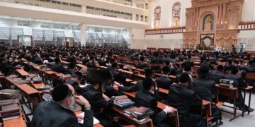 אסיפת בחורים מיוחדת בויז’ניץ בעקבות המצב בנושא הגיוס