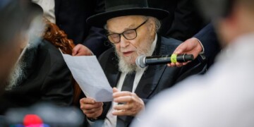 מרן בכינוס הענק: מחפשים איך לעשות רע לבחורי ישיבה