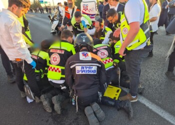 מחלף גנות: מפגין חרדי נפצע באורח קשה מפגיעת אופנוע