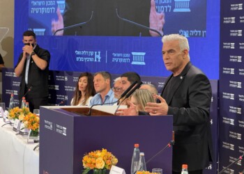 לפיד: עוד שבועיים שלושה אייזנקוט יצטרף אלינו