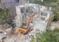 חיפה: החלה הריסת הבניין שנפגע מטיל בשכונת ורדיה