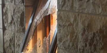 הזרם הקיצוני הפגין בביתו של השופט סולברג וגרם נזקים