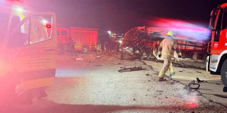 אסון בערבה: משאית מחצה רכב פרטי – בת 20 נהרגה