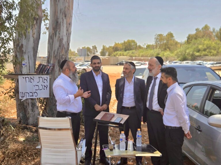 דרעי ביקר את הבחורים בכלא הצבאי ותקף את היועמ"שית: אנרכיסטית