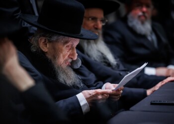 מרן בשיקגו: “בני הישיבות והכוללים בארץ נרדפים ע”י בתי המשפט”