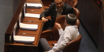 הדרמה הפוליטית הסתיימה; דגל תצביע בעד חוק היועמ"ש