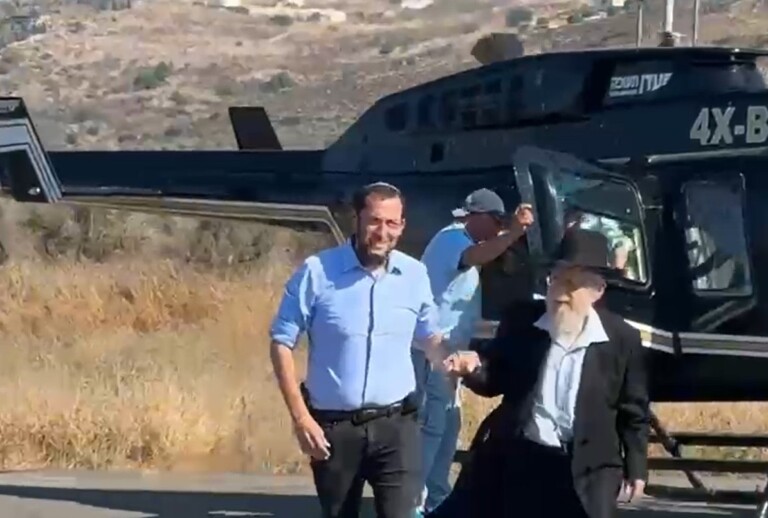 אחרי 21 שנה נחת לראשונה מסוק אזרחי בשומרון - הרב ליאור היה בתוכו