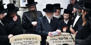 יארצייט בסערט ויז'ניץ של האדמו"ר הקודם בעל החכמת אליעזר