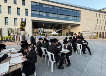 חסידי ויז'ניץ הקימו ישיבה מחוץ ללשכת היועמ"שית
