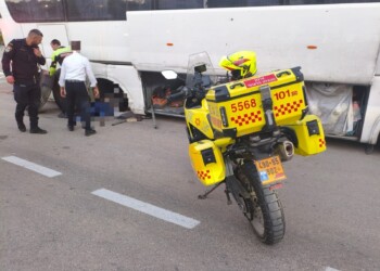 נהג אוטובוס נהרג בקיבוץ חפץ חיים בעת שניסה לתקן תקר בגלגל