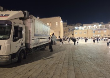 מעמד תפילה לרפואת כ"ק האדמו"ר מויז'ניץ הלילה בכותל המערבי