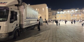 מעמד תפילה לרפואת כ"ק האדמו"ר מויז'ניץ הלילה בכותל המערבי