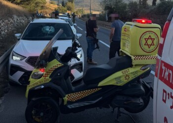 נהגת נפצעה מיידוי אבנים בין שילה לעלי