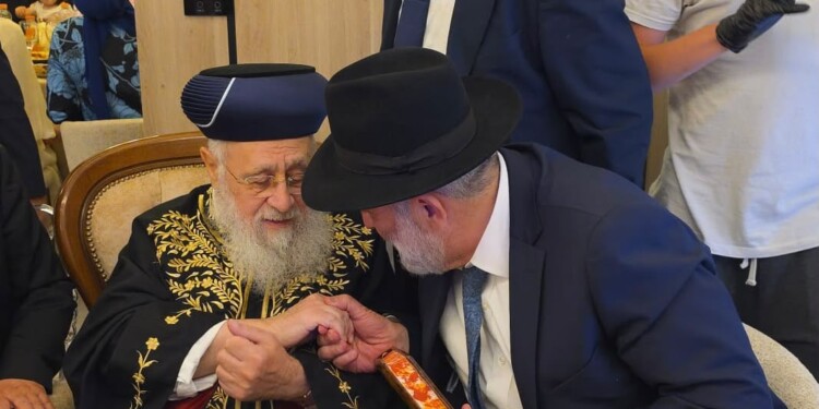 מרן מברך על חוק לימוד תורה והכשרות אך מתעלם מחוק המעצרים