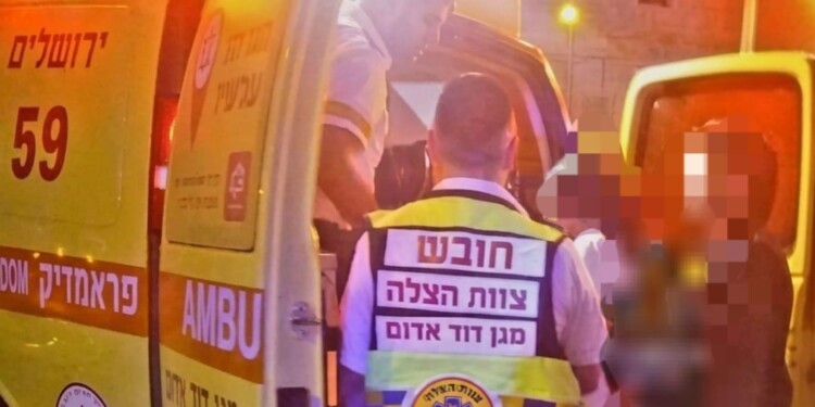 ירושלים: ילד בן 11 פונה במצב בינוני לאחר שנפל מגובה בקריית בעלזא