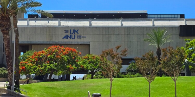 דרמה: הנציג החרדי במוזיאון "אנו" הודיע על התפטרותו