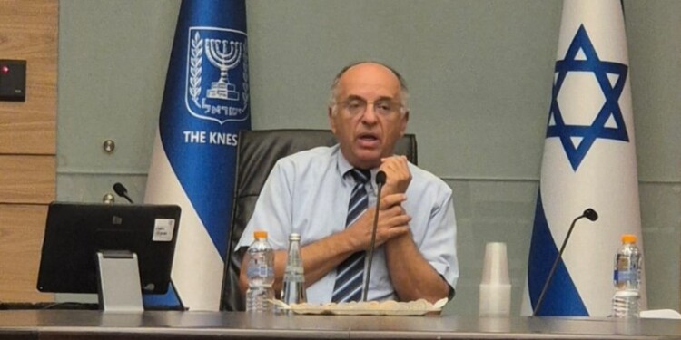 מכה למפלגות החרדיות: סולברג אוסר לדווח מי הגיע להצביע