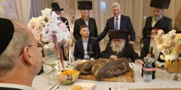 רבנים ואישי ציבור בשמחת שבע הברכות לבנו של ראש העיר