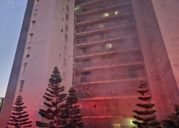 חיפה: שריפה בבניין רב קומות –  כוחות הוקפצו מערים סמוכות