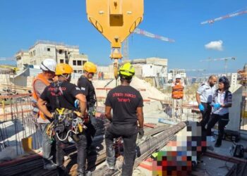רכסים: חולץ פועל שנפצע באתר בנייה