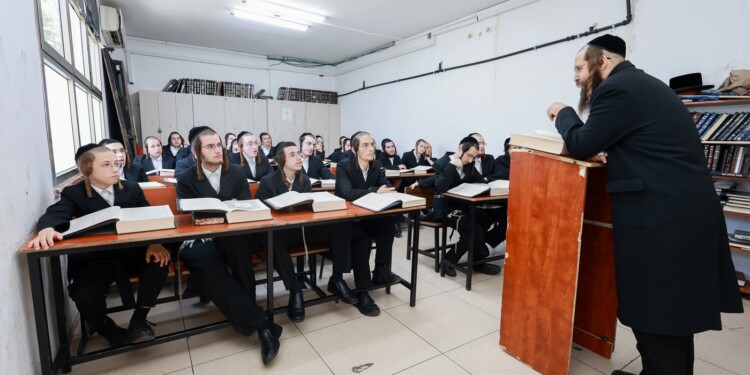 בצאנז הקדימו ופתחו אמש את זמן אלול