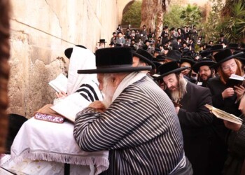 האדמו"ר מתולדות אהרן ב'סליחות אחרונות' במערת המכפלה
