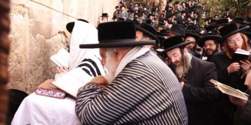 האדמו"ר מתולדות אהרן ב'סליחות אחרונות' במערת המכפלה
