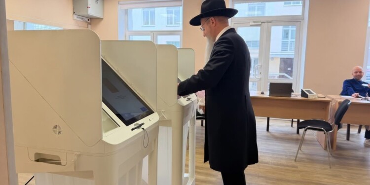 מוסקבה: רבה של רוסיה הצביע בבחירות ל'דומה'
