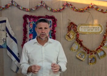 סמוטריץ' הורה לאנשי משרדו להיערך לסבסוד נוסף במחיר הבנזין