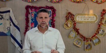 סמוטריץ' הורה לאנשי משרדו להיערך לסבסוד נוסף במחיר הבנזין