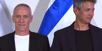 טרופר והנדל מתפצלים – טרופר בדרך לאייזנקוט