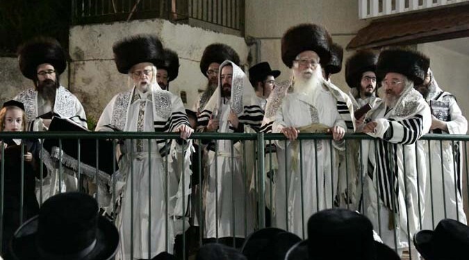 ערב יום כיפור בחצר סערט ויז'ניץ