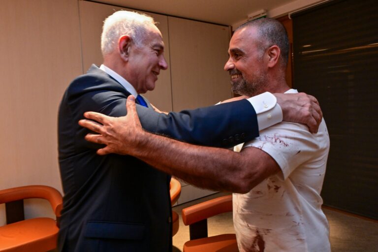 צפו: רה"מ נפגש עם יניב שניטרל את המחבל