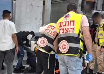 בני ברק: פועל פונה במצב בינוני לאחר שנחבל מחפץ כבד