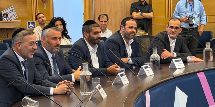 ש״ס הגישה את רשימתה לכנסת: "נבחרת מעולה ומגוונת של עשייה ושליחות"