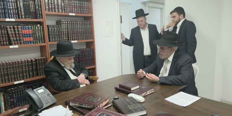 היו"ר החדש יעקב אשר הגיע לבית מרן הגרמ"ה הירש