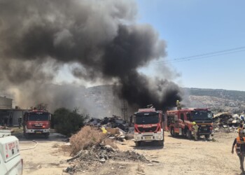 הושגה שליטה על השריפה שפרצה לפני שעות בביתר עילית