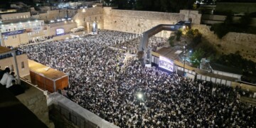 כ-150 אלף מתפללים הגיעו לסליחות עריו"כ בכותל המערבי