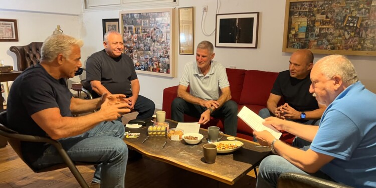 ראשי 'גוש השינוי' נפגשו בבית של לפיד וסיכמו לפעול יחדיו