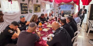 כעת בסוכת ראש המועצה ברכסים: צמרת בכירי המשטרה