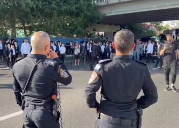 החלו ההפגנות במרכז ובירושלים – מפגין נדרס ונפצע קל