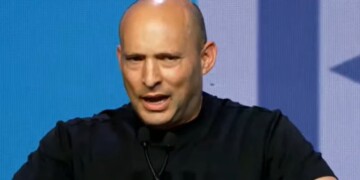 בנט: "ראשי המפלגות בגוש מנהלים שיחות"