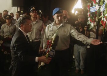 מהקהל צעקו לשופט עמית: לא מגיע לך להניח את הזר