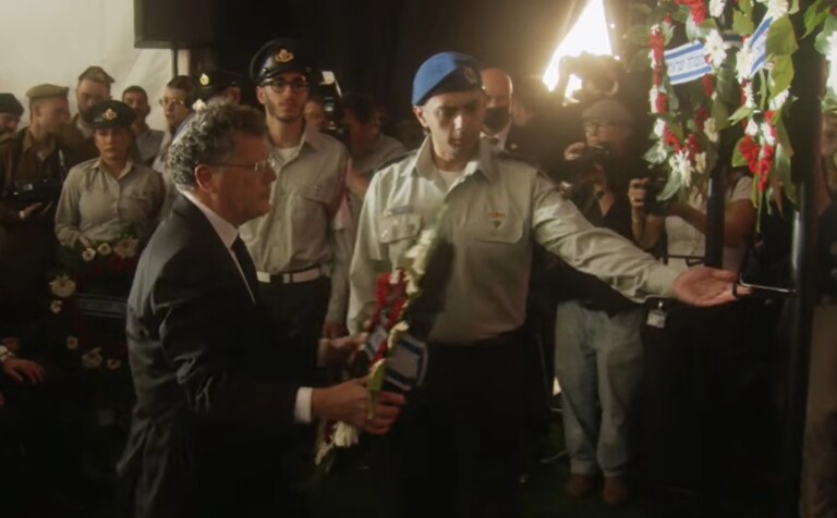 צפו: מהקהל צעקו לשופט עמית: לא מגיע לך להניח את הזר