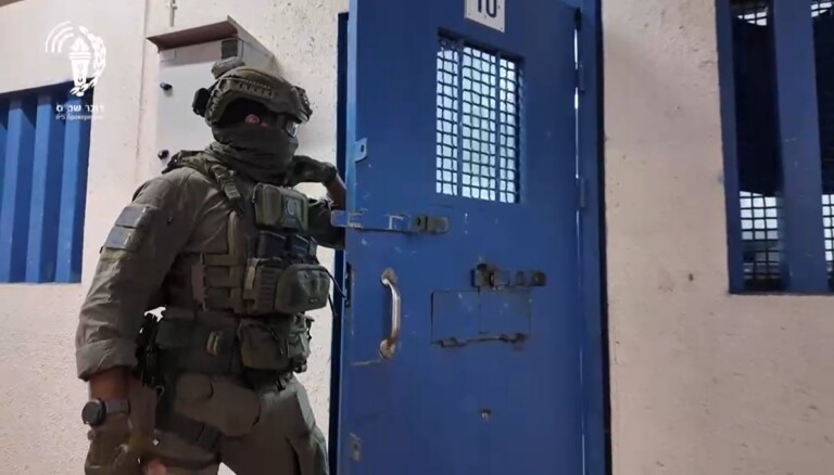 עם שחר נערכה פעילות מבצעית נרחבת בבתי הכלא